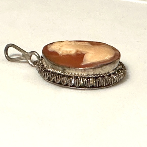 Giuseppe Mandile 800 Silver Shell Cameo Charm Pendant Vintage Estate Jewelry - Picture 3 of 6